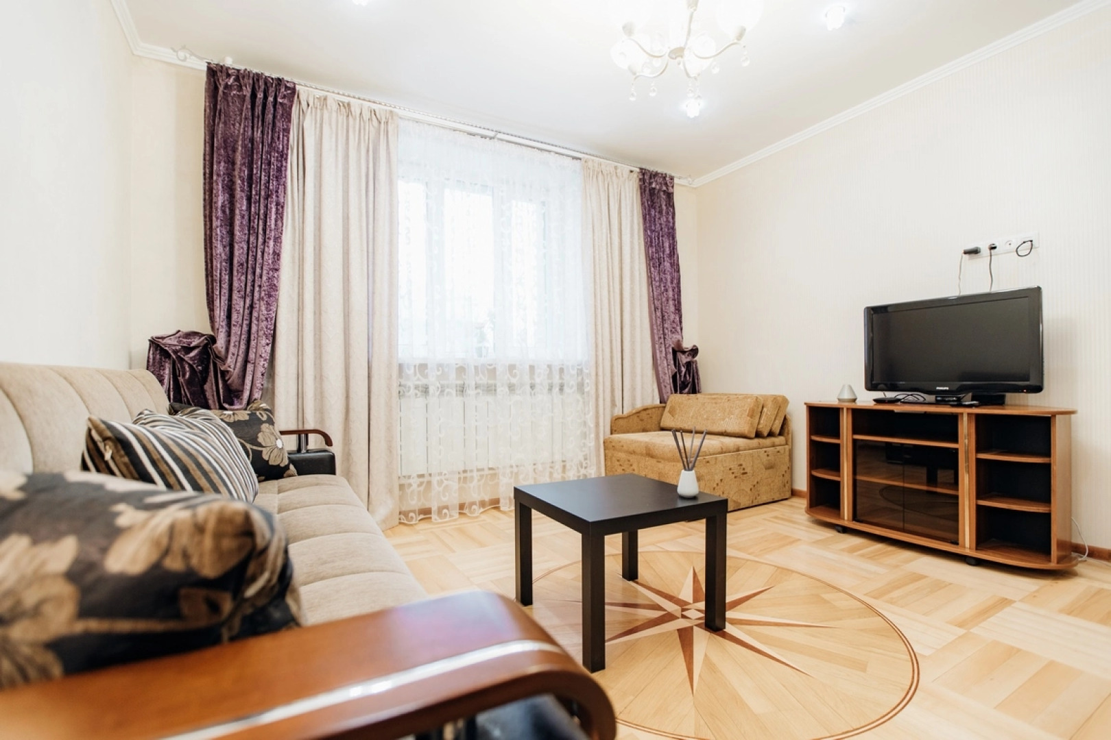 Трехкомнатные апартаменты возле Музея Космонавтики в Новом доме с Панорамными окнами 1/16