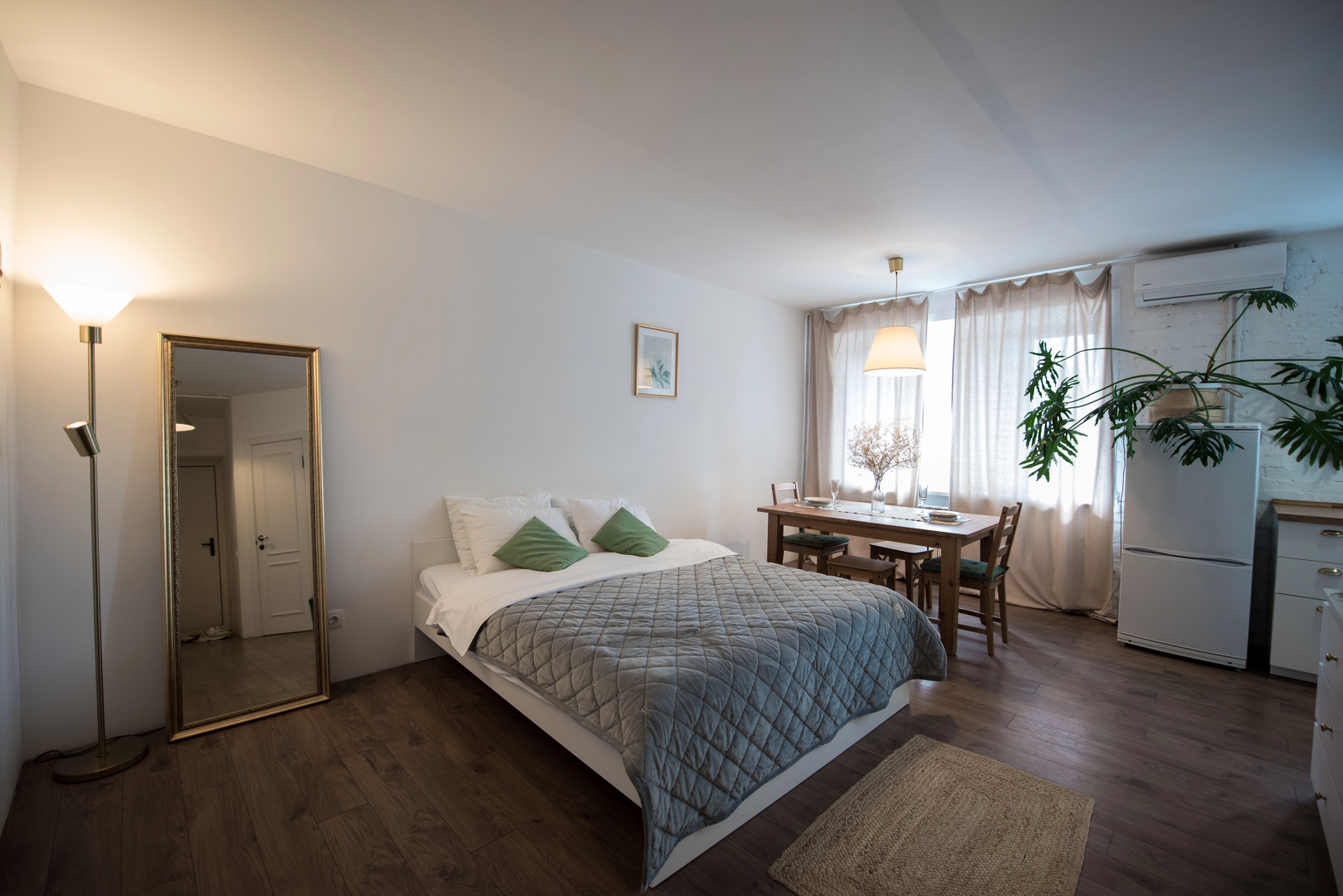 Апартаменты Smile Apartments Уютные в Самом Центре Города 1
