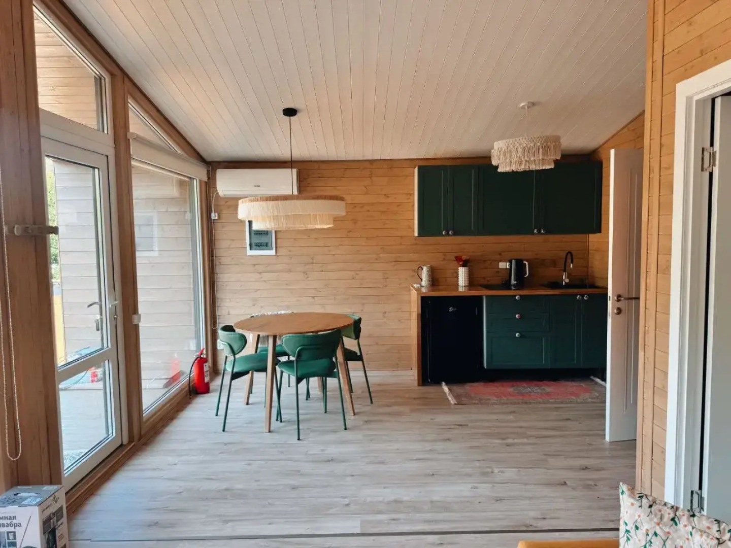 Частный дом Тишина в горах с горячей купелью на берегу живописной реки