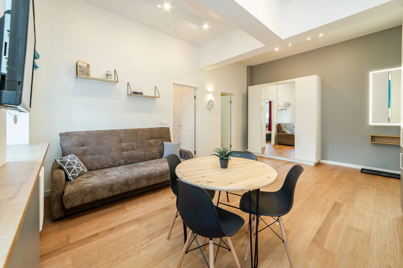 Апартаменты-студия BelaTravel по адресу: Кирова, 23