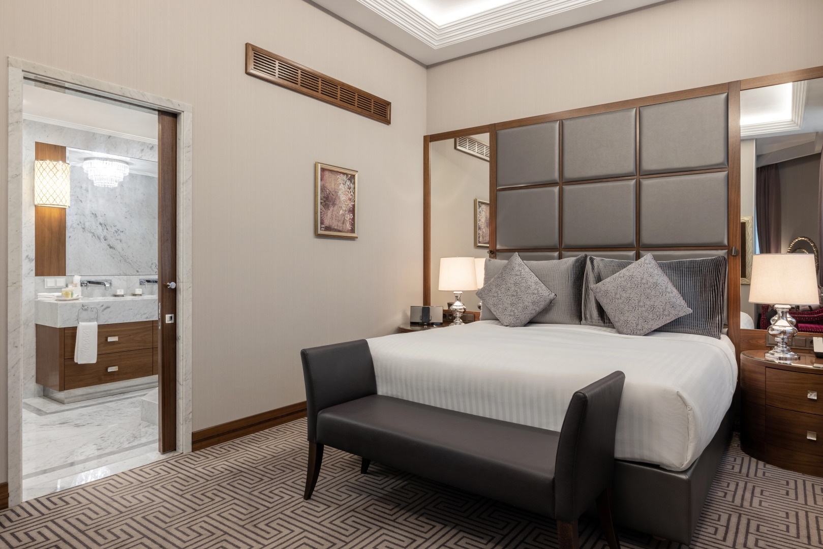 Сафмар Аврора Люкс (бывший Марриотт Ройал Аврора)