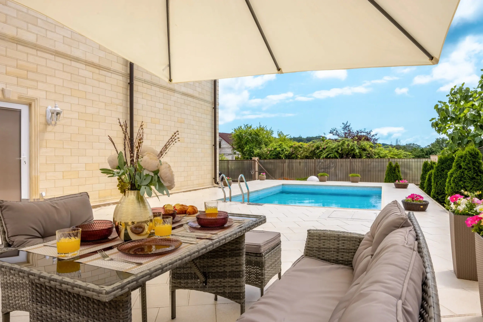 Вилла с подогреваемым бассейном и 6 спальнями