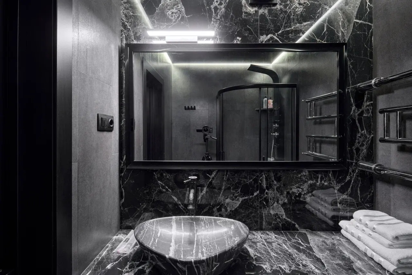 Апартаменты Reverie Black Space