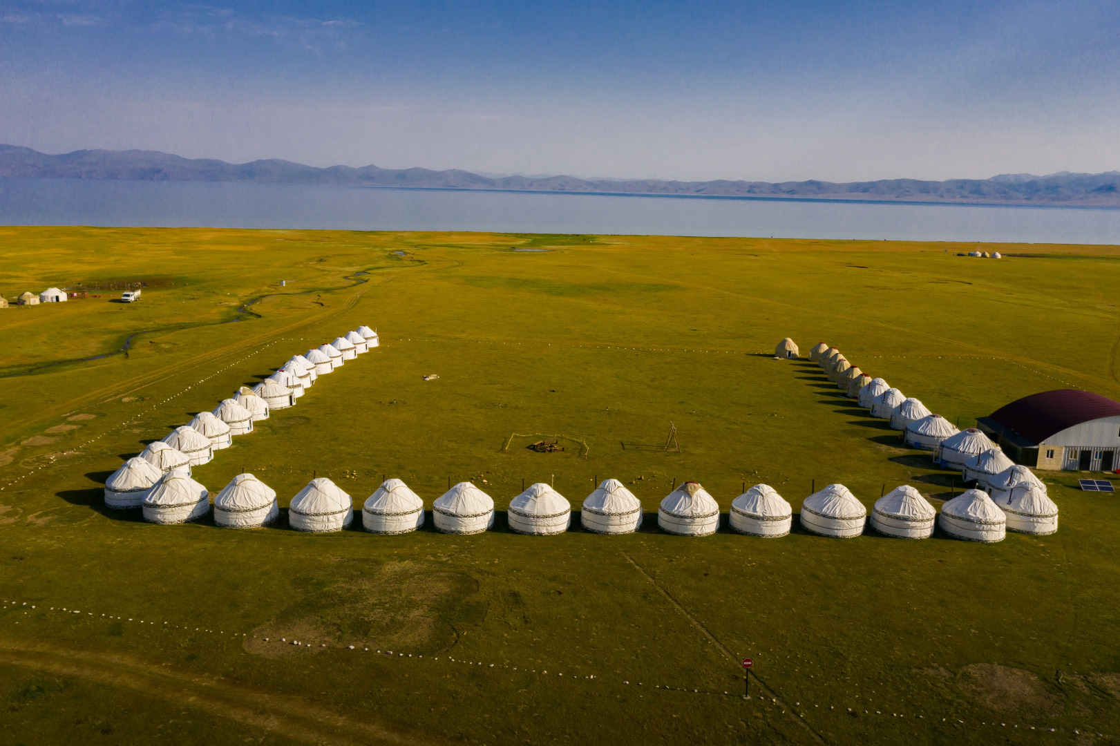 Глэмпинг “AK-SAI TRAVEL” yurt camp at Son Kul lake