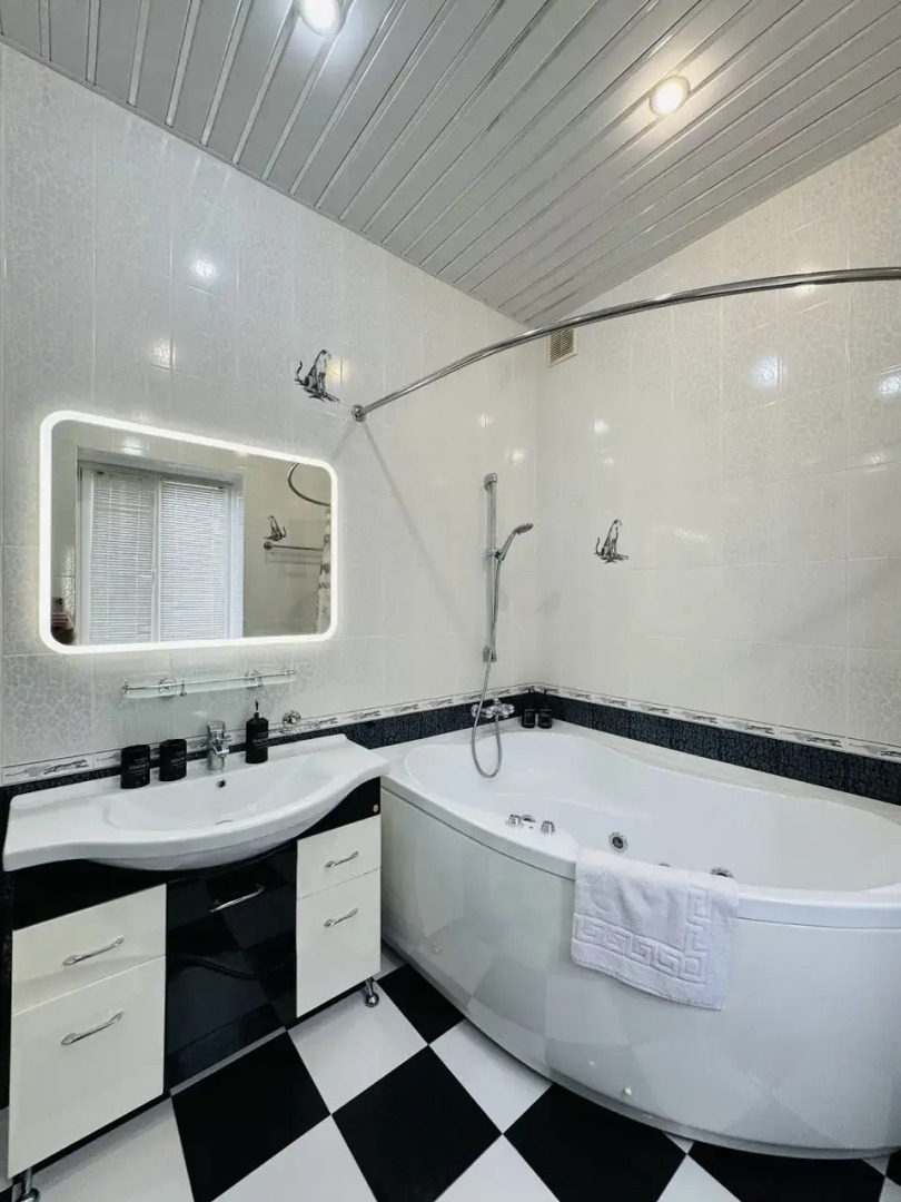 Частный дом с бассейном