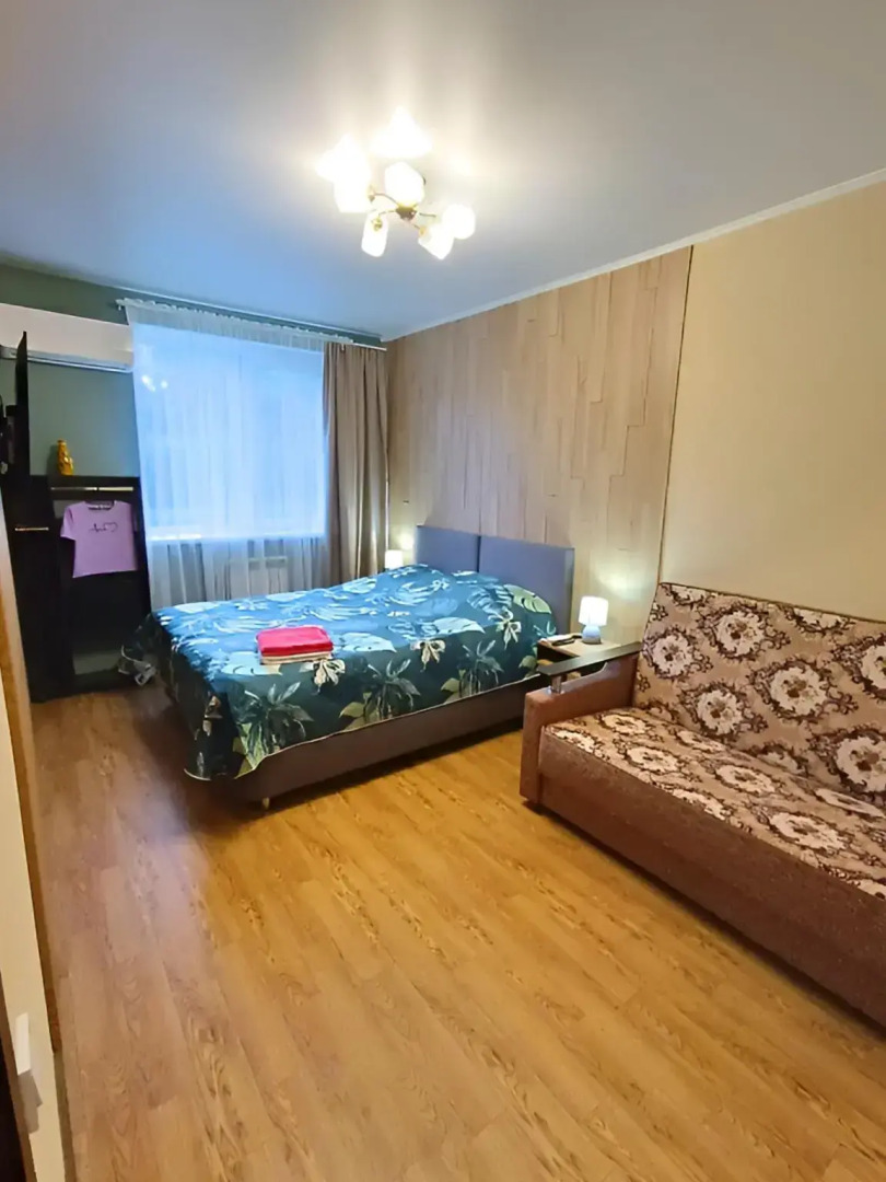 Апартаменты Двухкомнатные на втором этаже с балконом