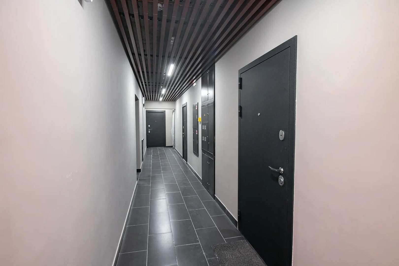 Апартаменты на высоком этаже с видом на мост, недалеко от центра. Брянская 18.