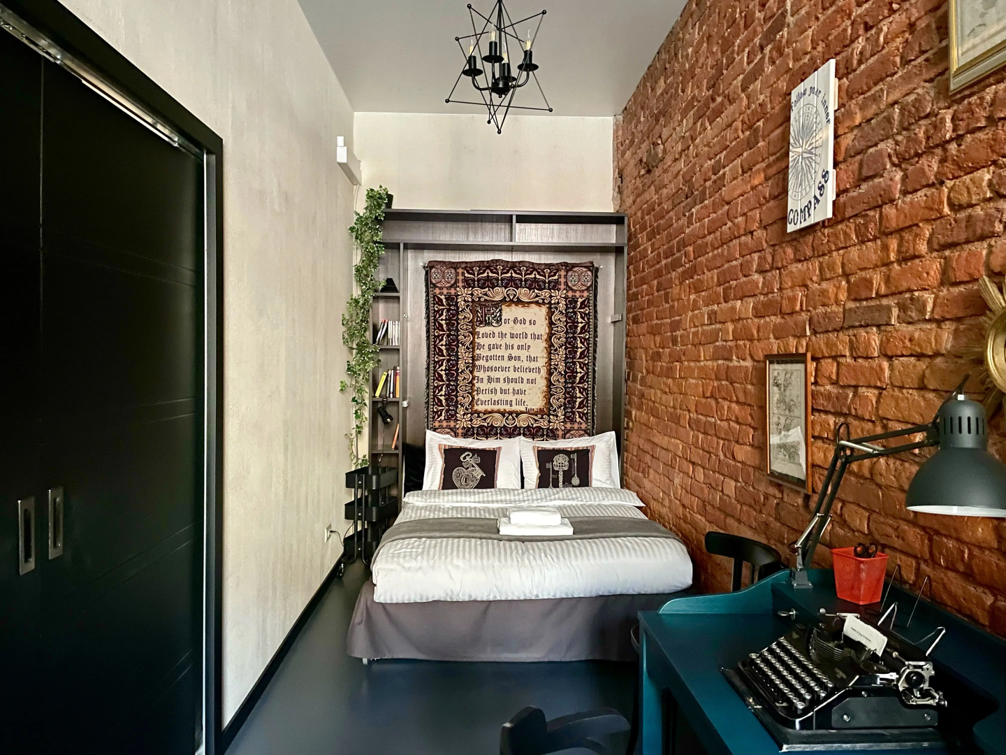 Квартира Энигма с видом на Невский в шаге от Московского вокзала