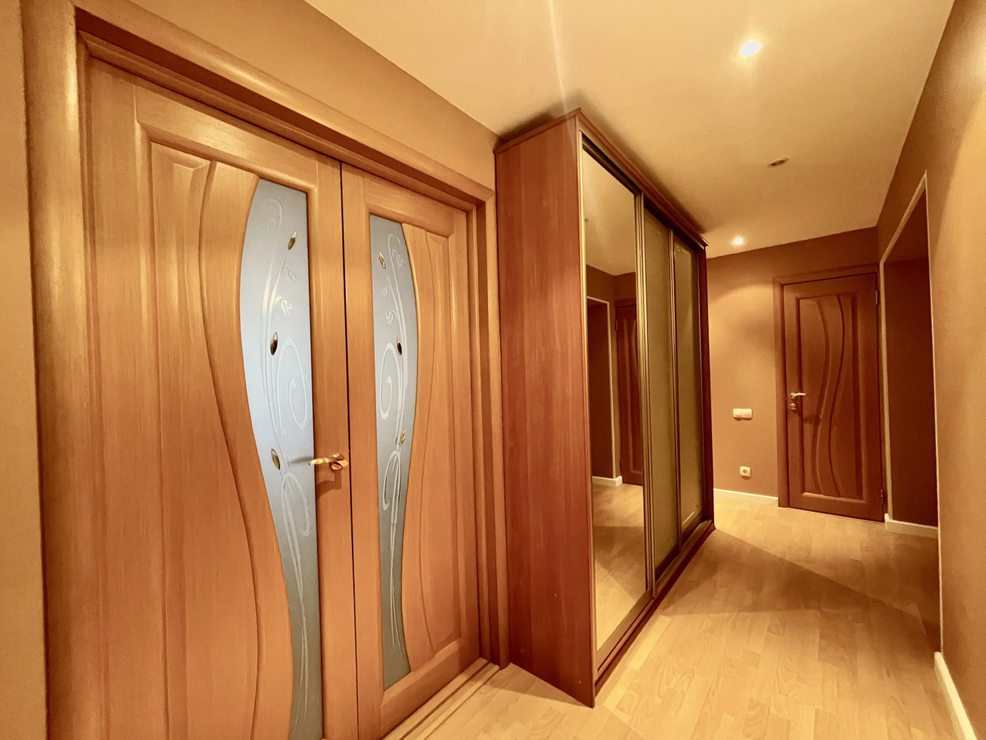 Квартира Просторная 4х комнатная в центре