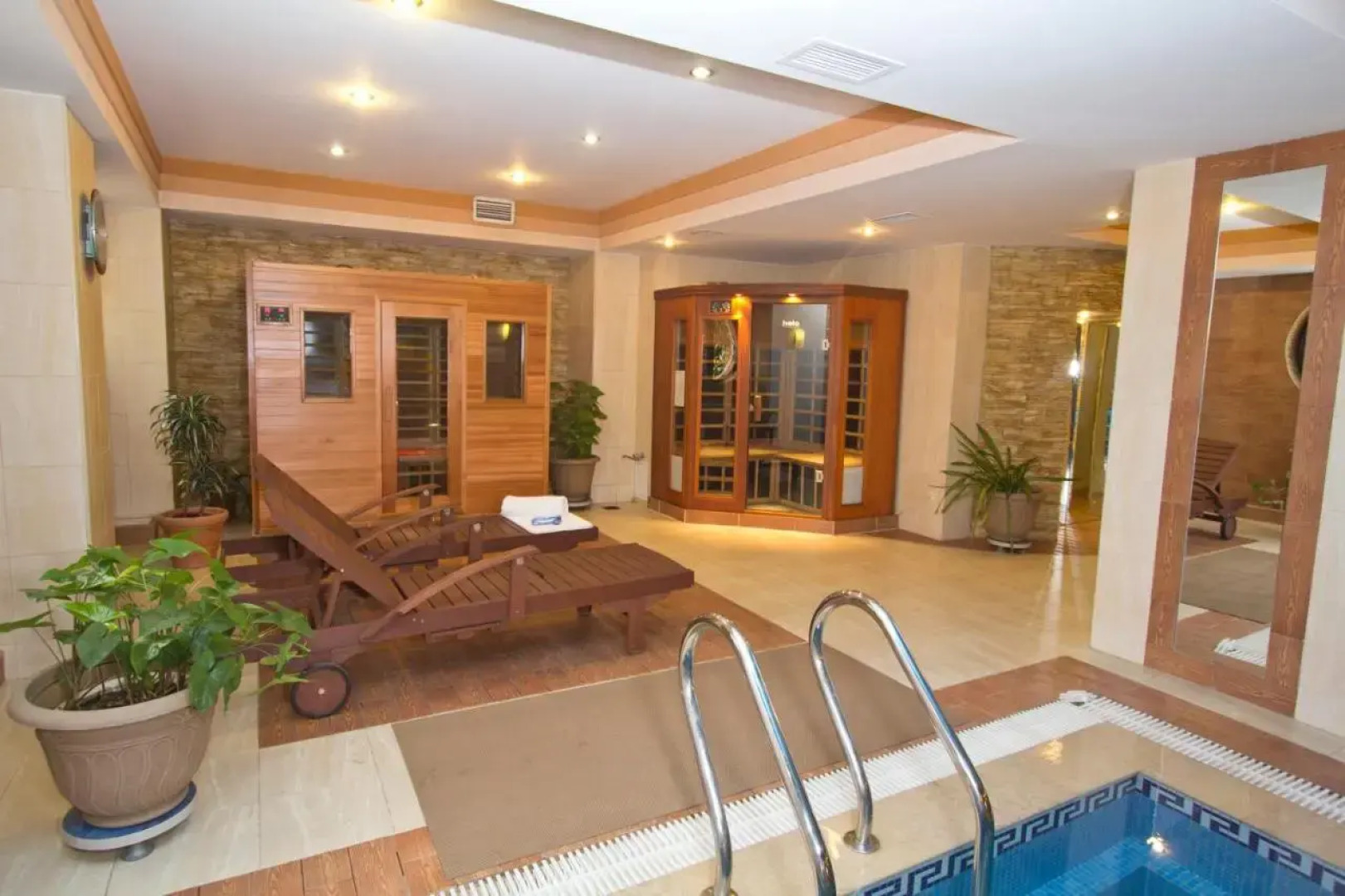 Отель Казжол