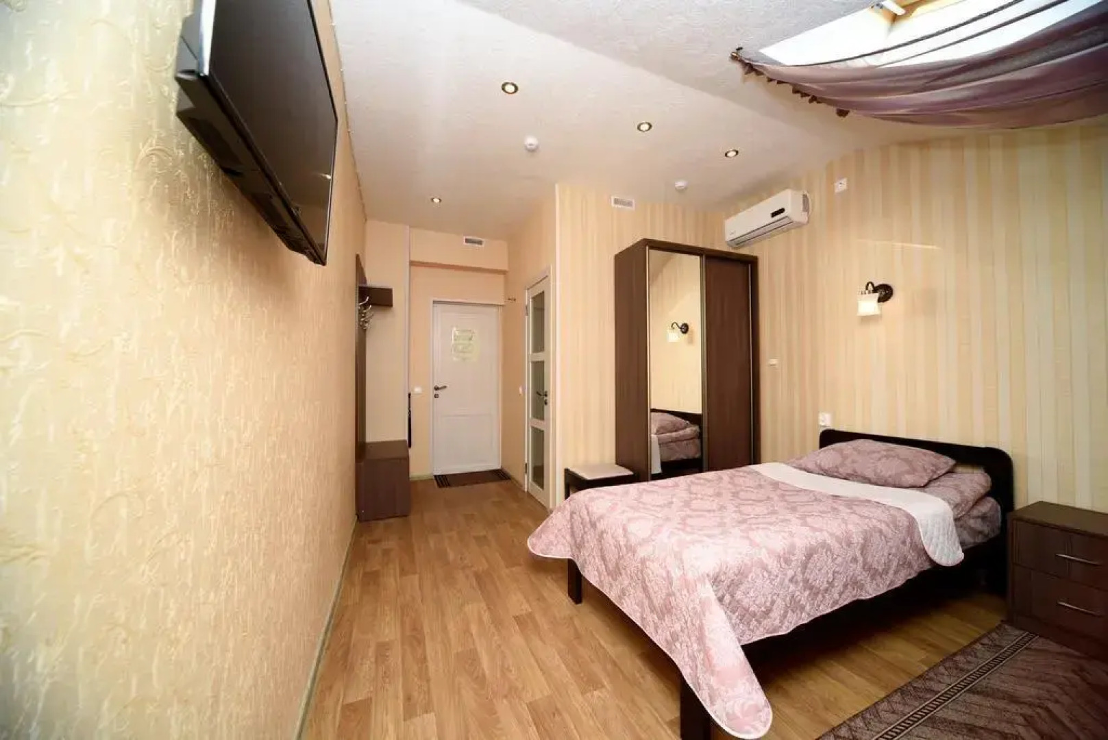 Отель Картуши