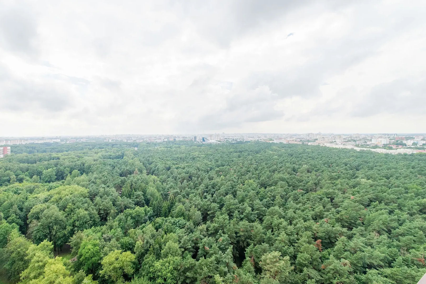 Квартира на сутки В 3 минутах от метро Парк Челюскинцев Подходит для командировок и отдыха Самозаселение Wi-Fi Кондиционер Кухня объединена с жилой зоной Отдельная спальня