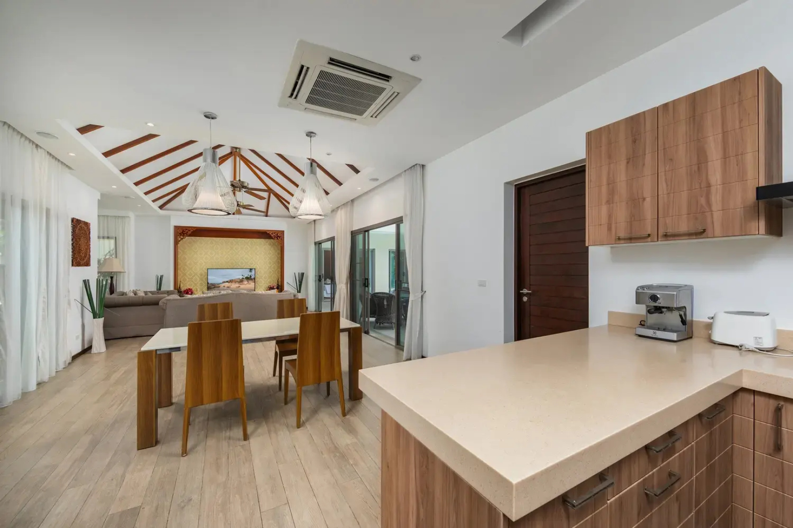 Вилла Nai Harn Pool Villa Bond