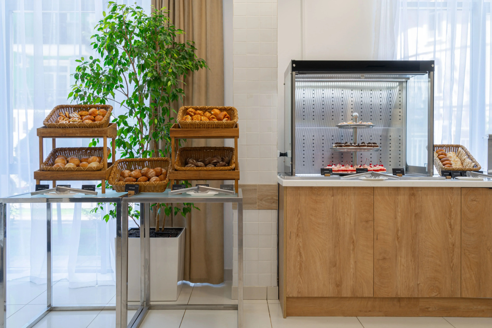 Отель Bridge Family