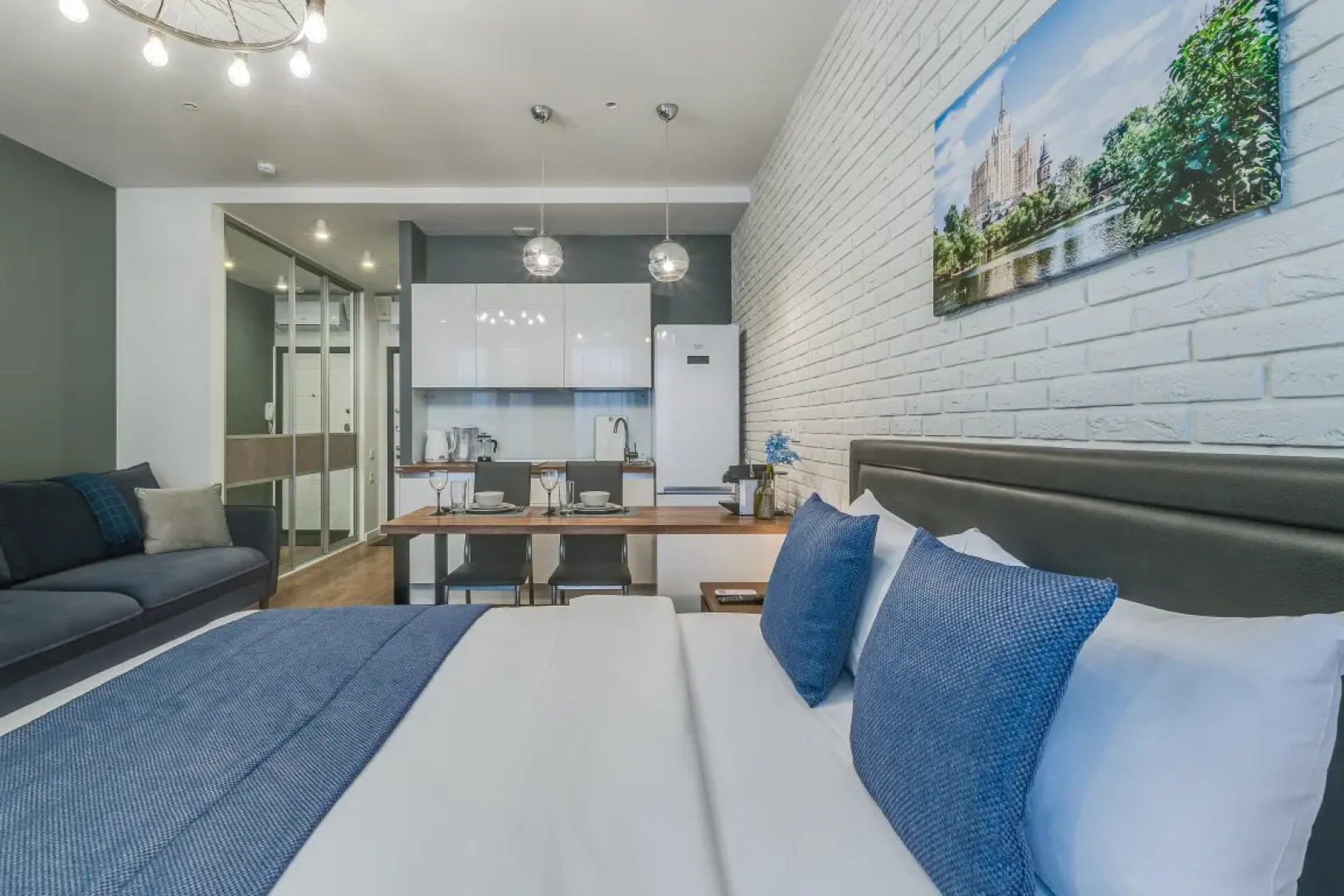Апартаменты Улучшенные с Балконом и Видом на Парк Business Apartments