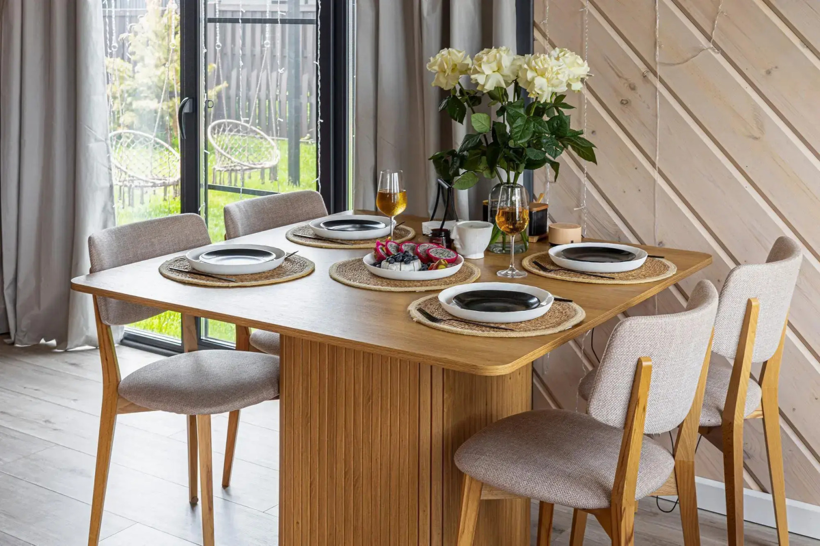 Частный Дом Среди Зимнего Леса с Панорамными Окнами