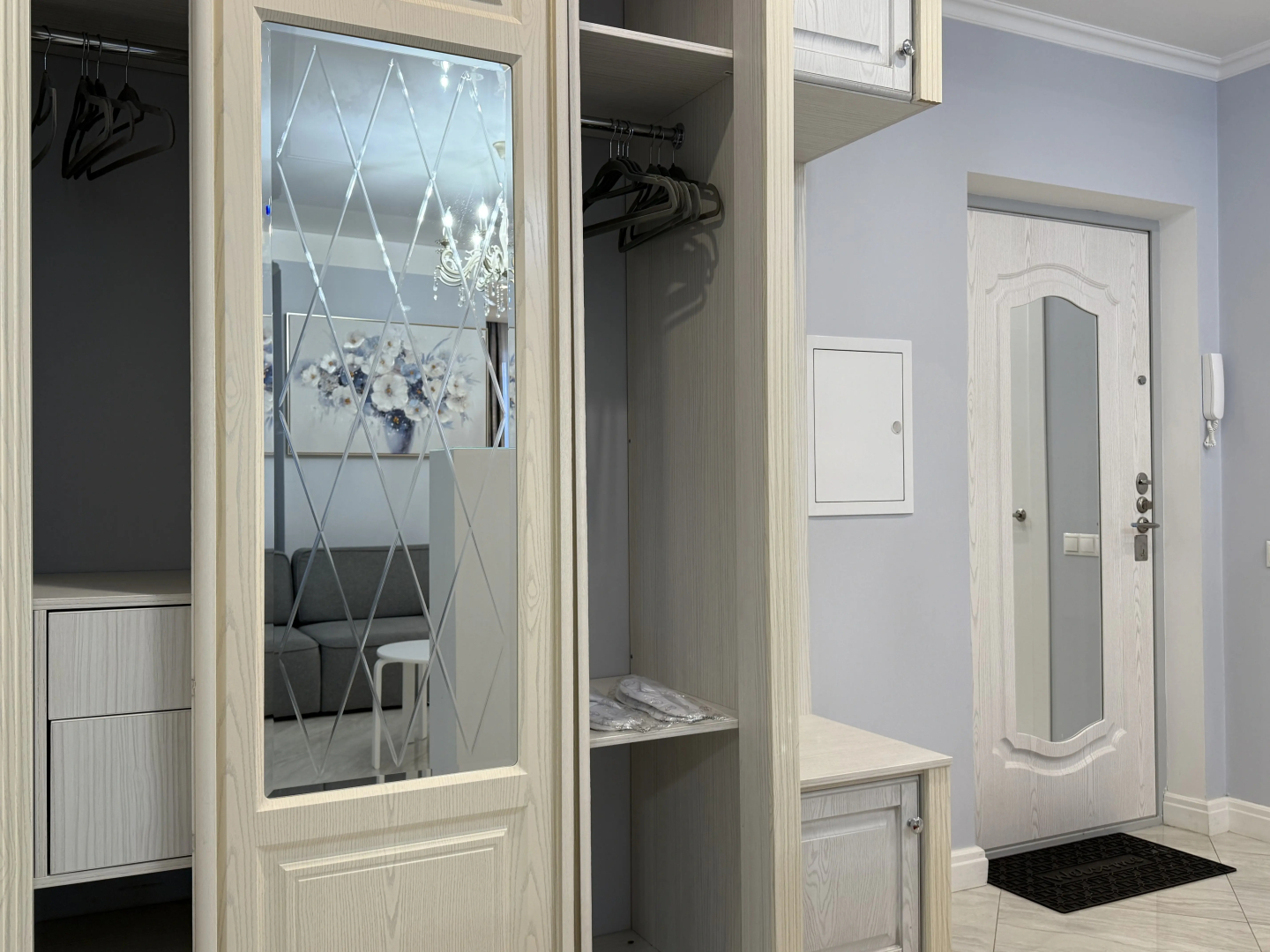 PK DESIGN - двухкомнатная квартира с отдельной спальней