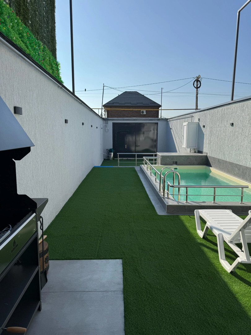 Гостевой дом Дом с бассейном на берегу