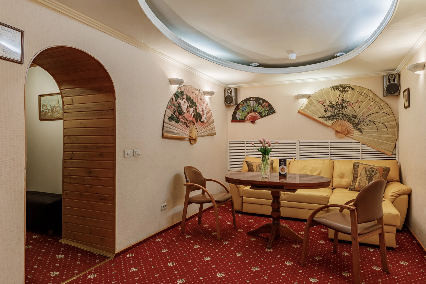 Отель Максима Ирбис