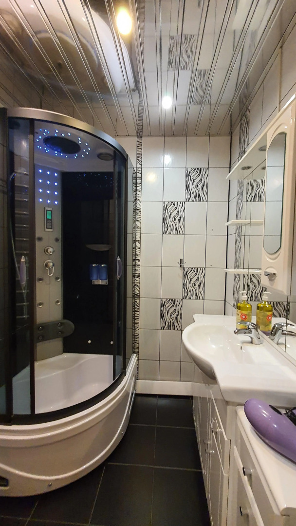 Апартаменты на Челюскинцев 7