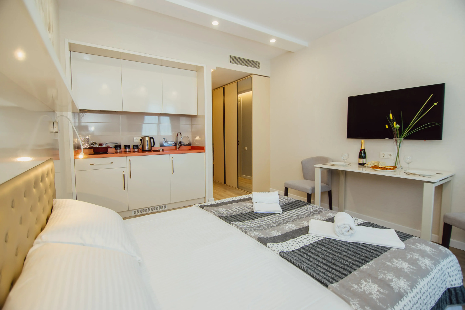 Апартаменты Sunshine Apartments Aliance Palace