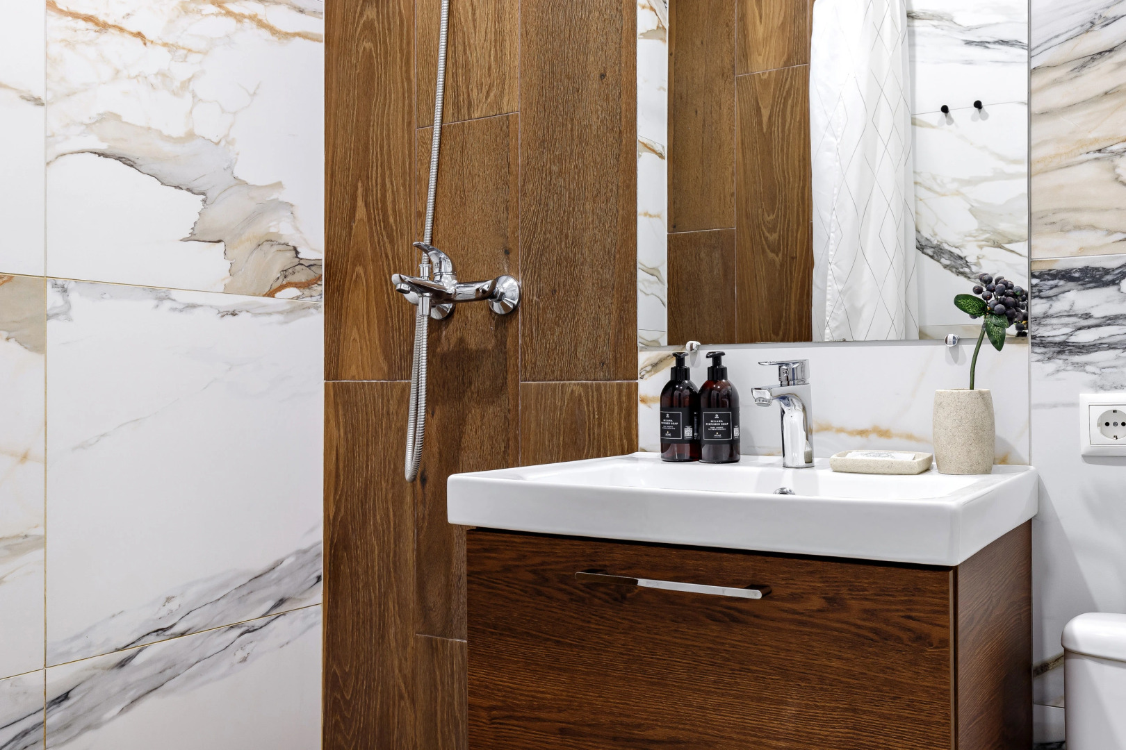 Квартира Стильный лофт на первой линии парка Галицкого