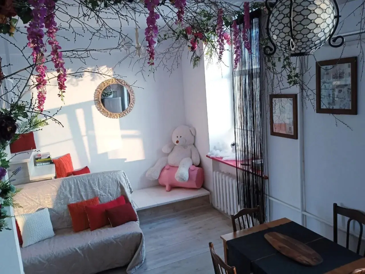 Квартира Студия с авторским декором Сказочный лес в красивом доме