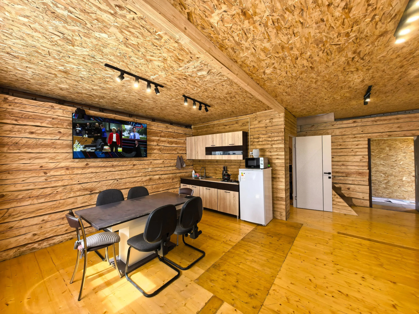 Частный дом Новый 6 местный у озера