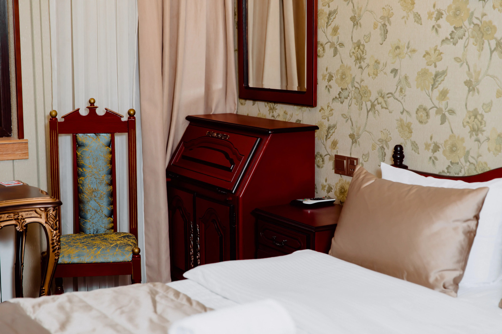 Royal Antique Boutique Hotel