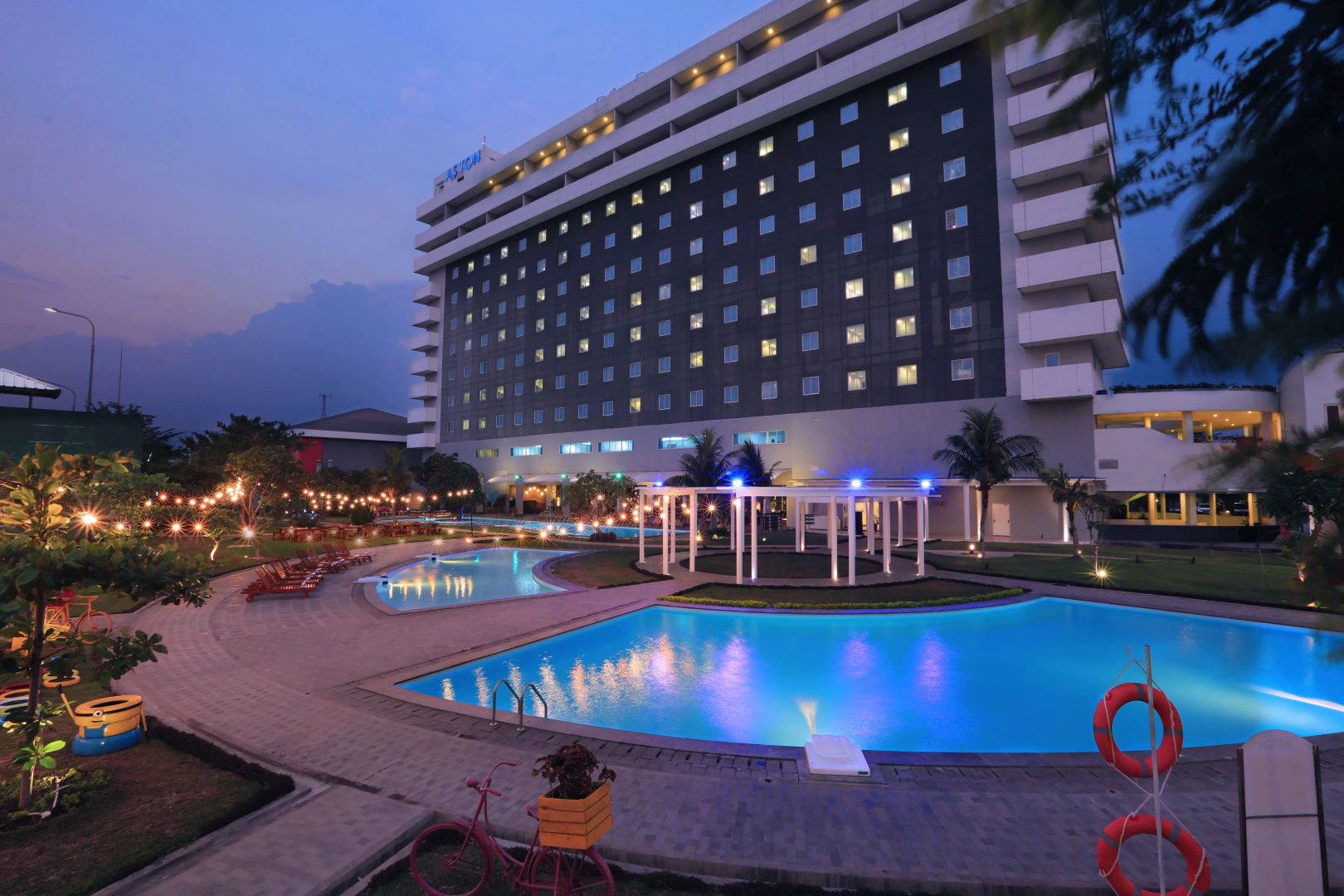 Отель Aston Cirebon Hotel & Convention Center