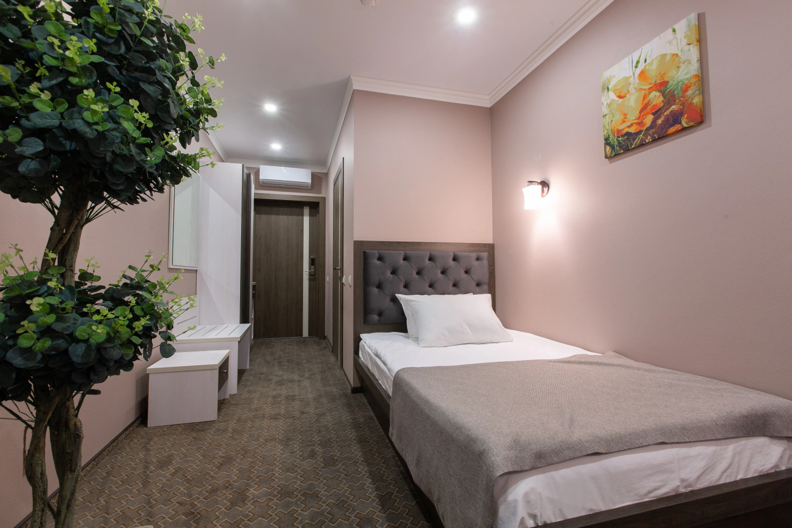 Отель Флора