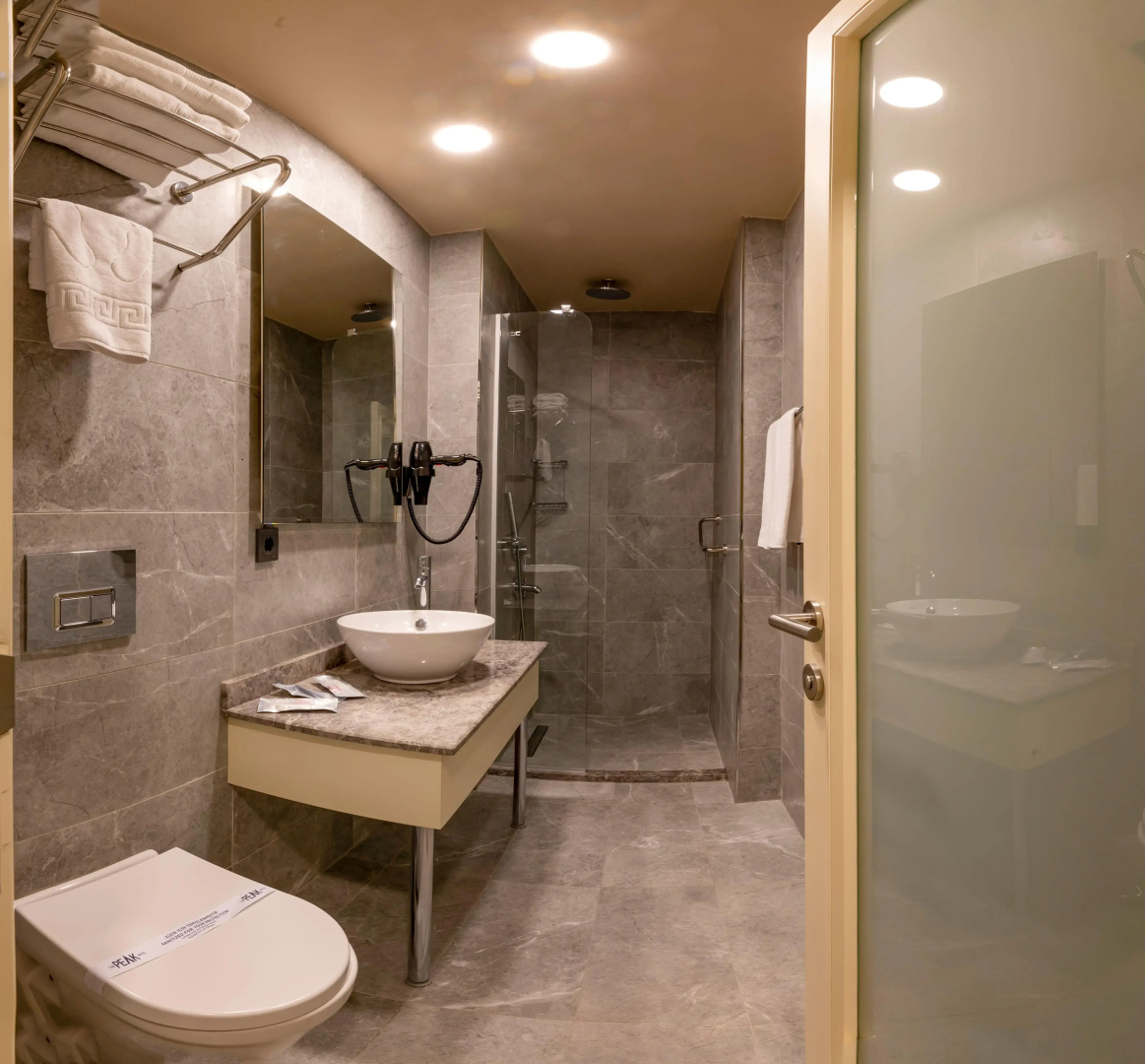 Отель Ramada by Wyndham Istanbul Pera