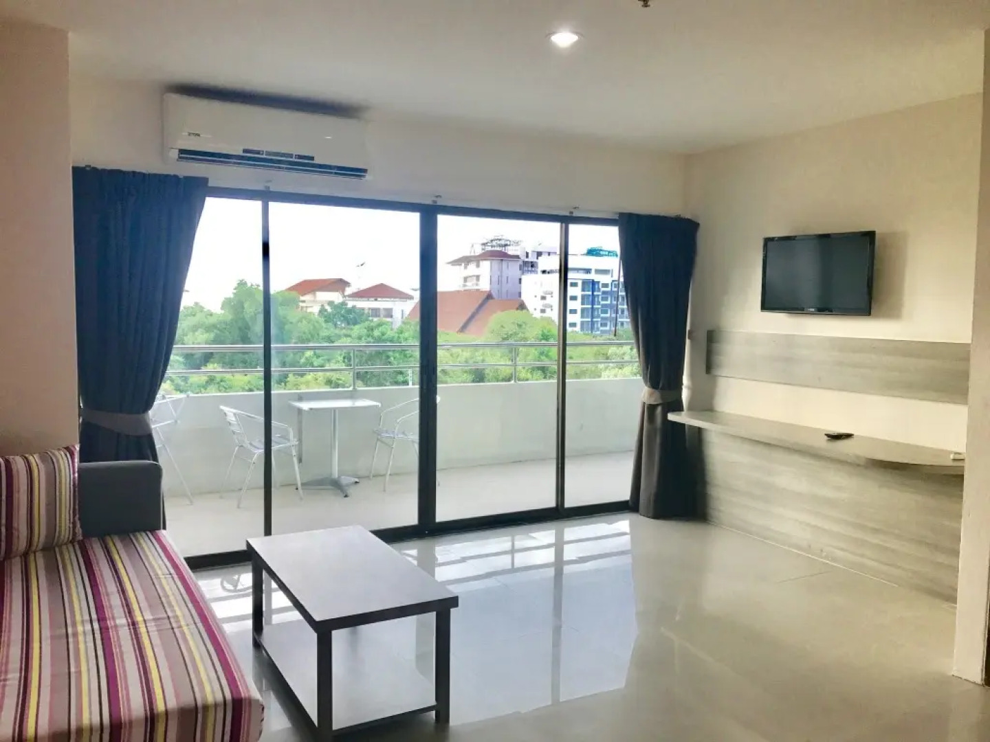 Апартаменты R-Con Wongamat