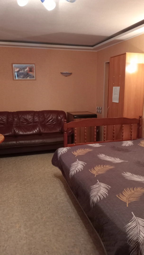 Меблированные комнаты Ваш Дом на Ленинградской (2 подъезд, кв. 32)