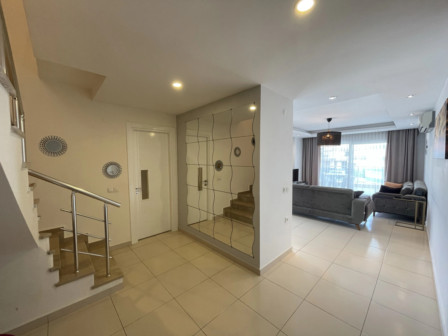 Апартаменты SA Apartments! Двухуровневая квартира с видом на горы