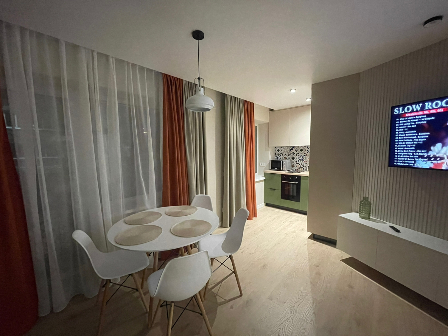 Апартаменты с отдельной спальней в сердце города