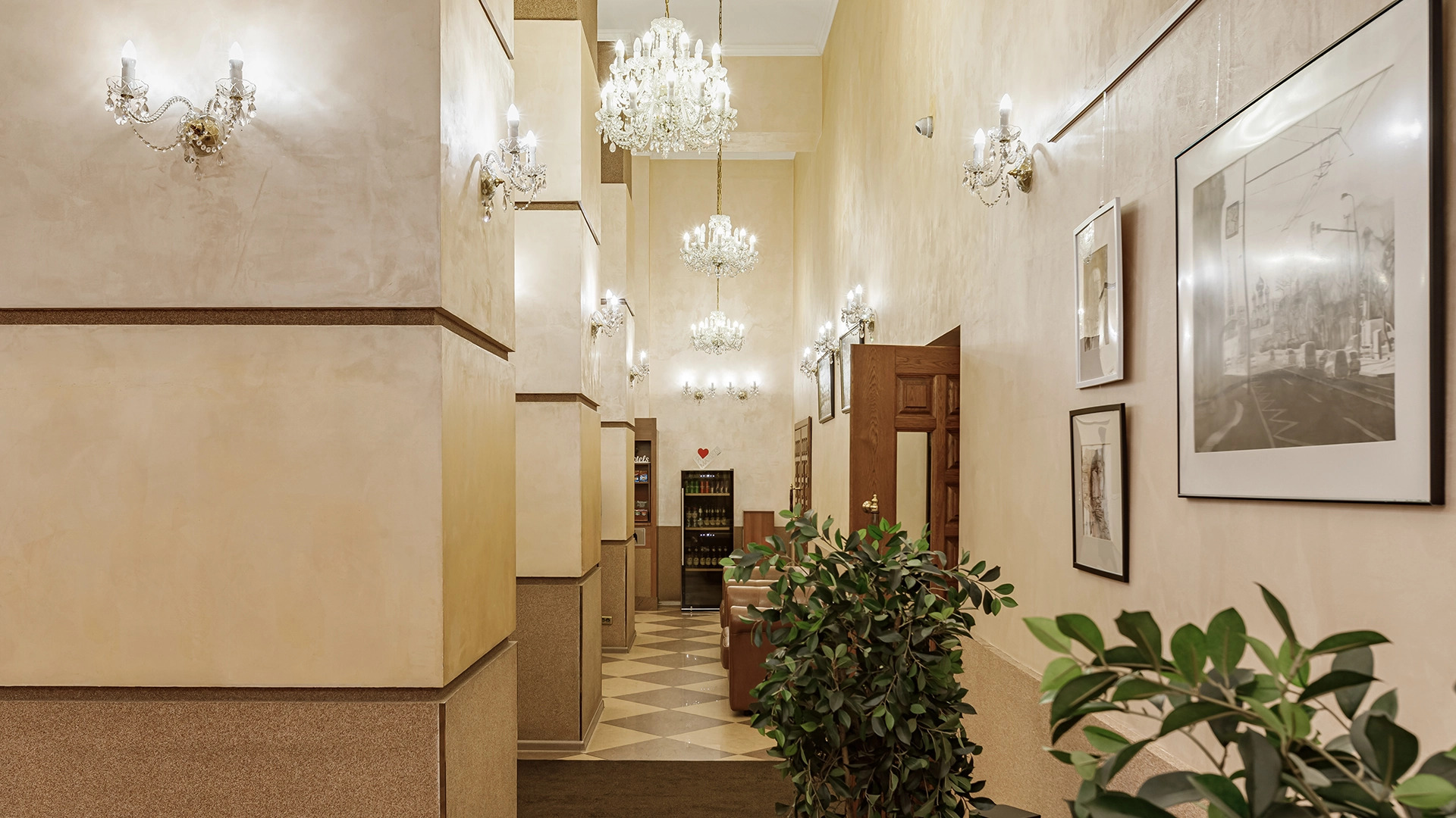 Отель Максима Заря