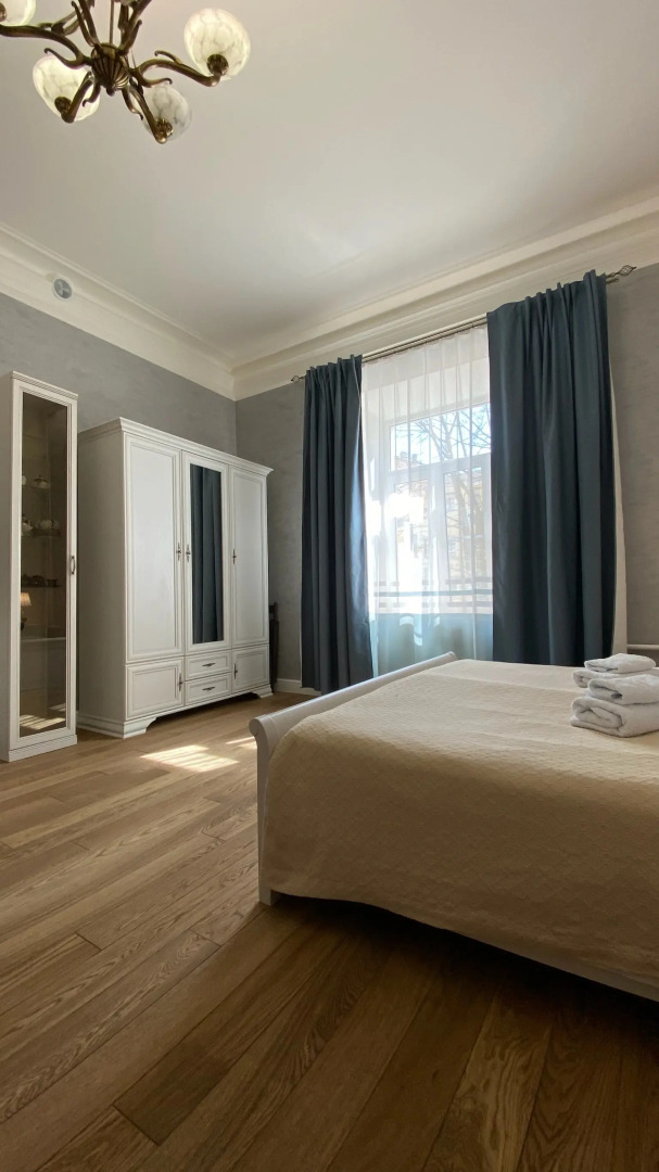 Трехкомантная квартира у летнего сада в Мозаичном дворе