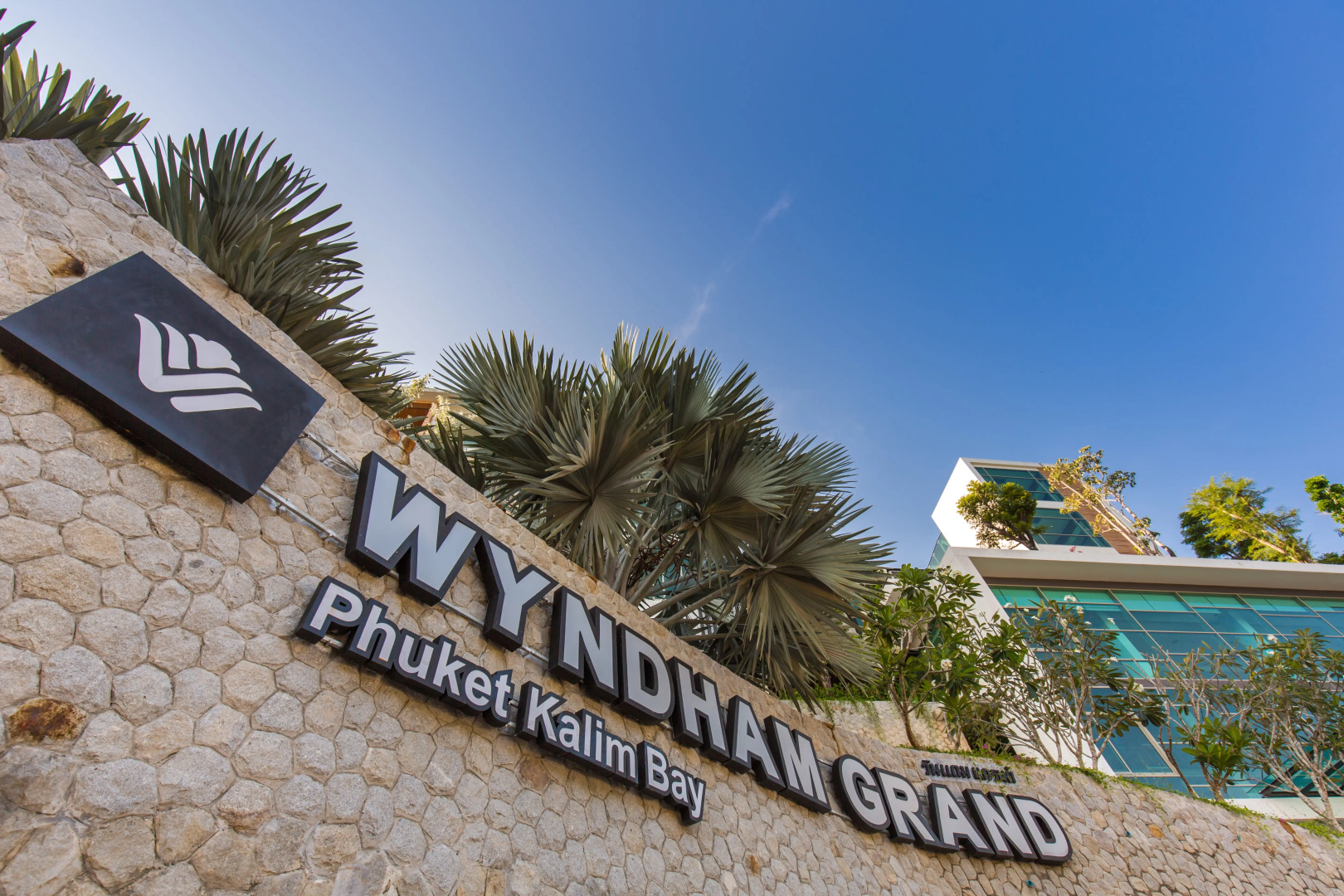 Отель Wyndham Grand Phuket Kalim Bay