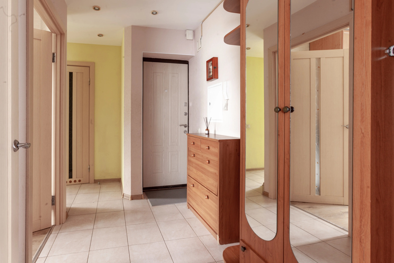 Квартира двухкомнатная вблизи Петергофских фонтанов