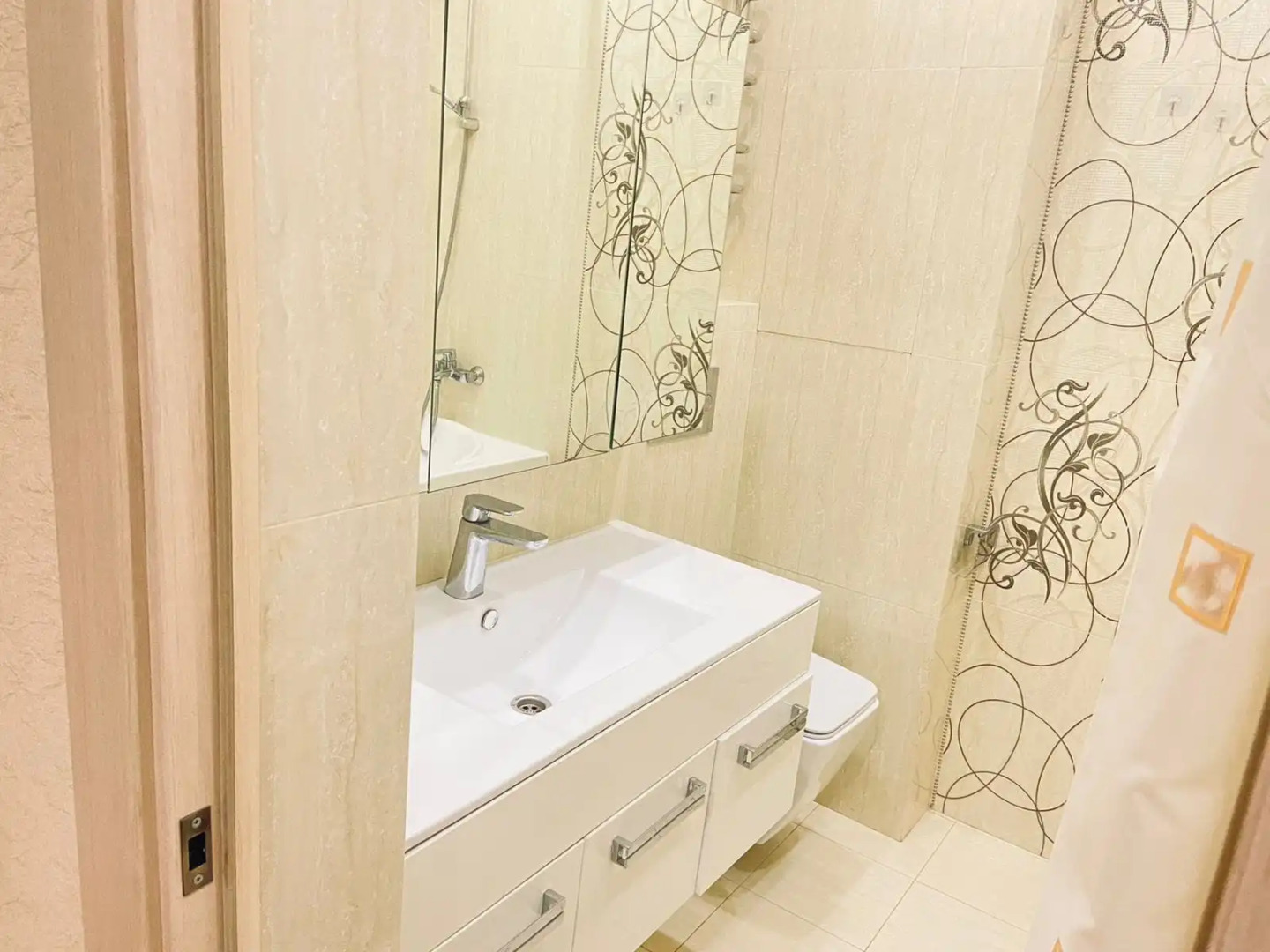 Апартаменты 3х комнатная квартира возле метро