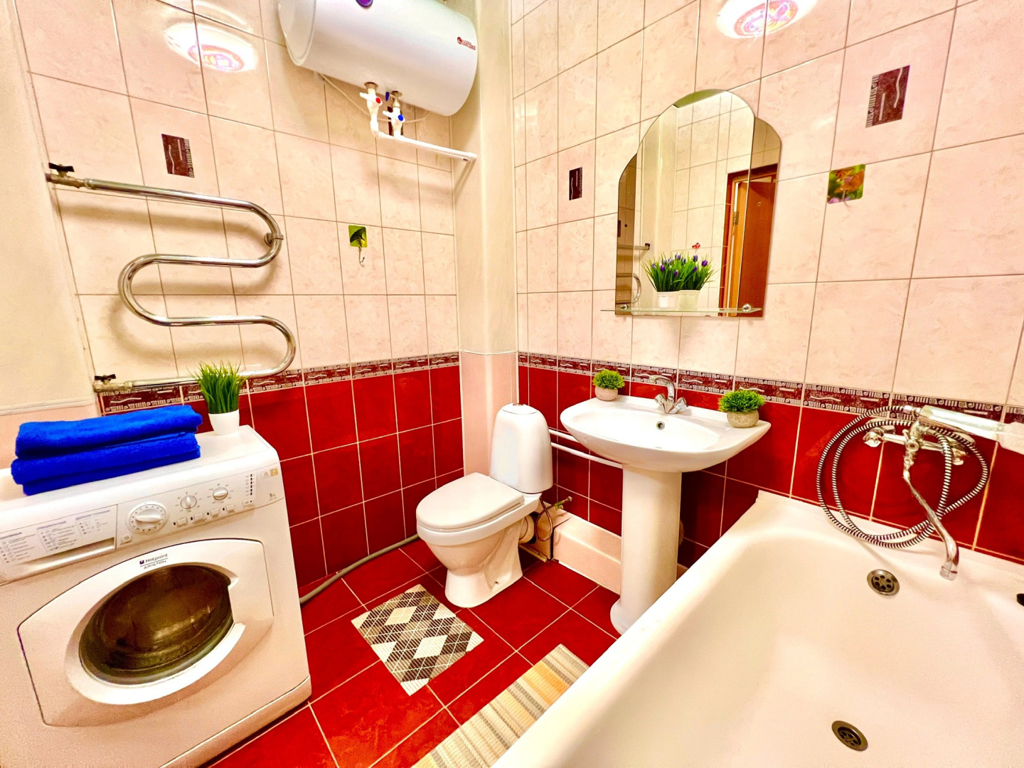 Уютные Апартаменты в Центре Города рядом с пл. Куйбышева (ул. Галактионовская 106А)