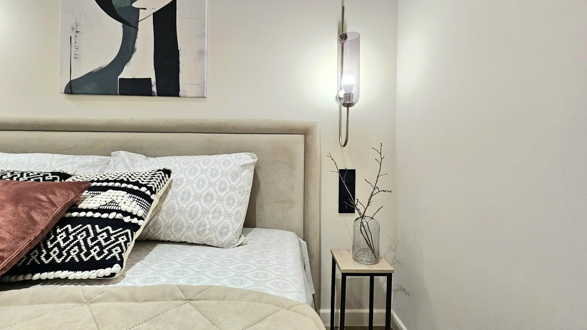 Квартира с Дизайнерским Ремонтом в Центральной Части Города от Urban Apartments