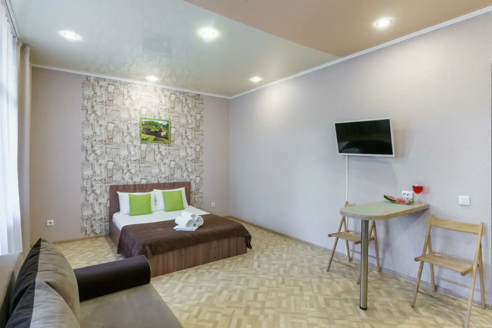 Апартаменты студия в новом доме в центре Тюмени