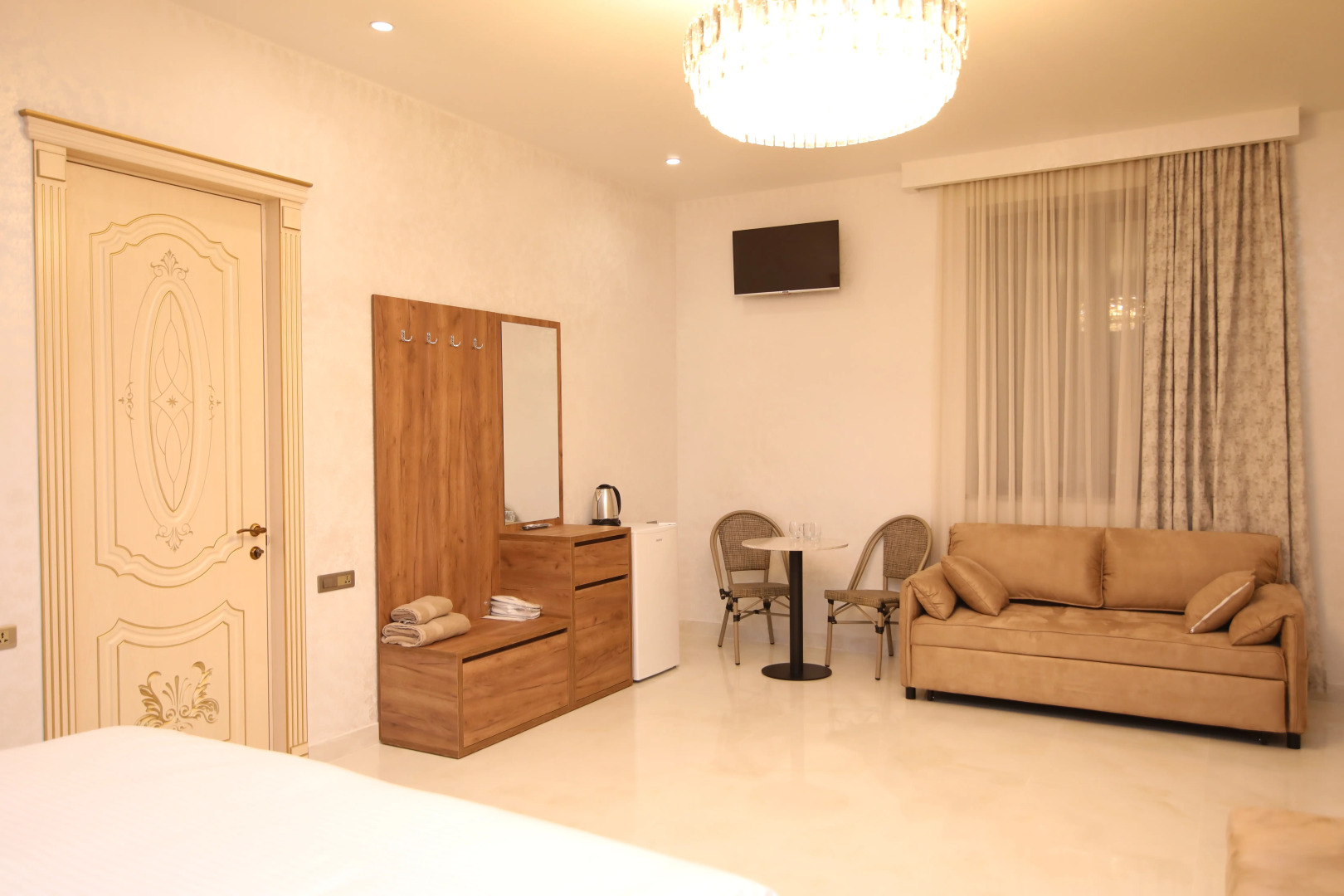 Отель Louvre Home