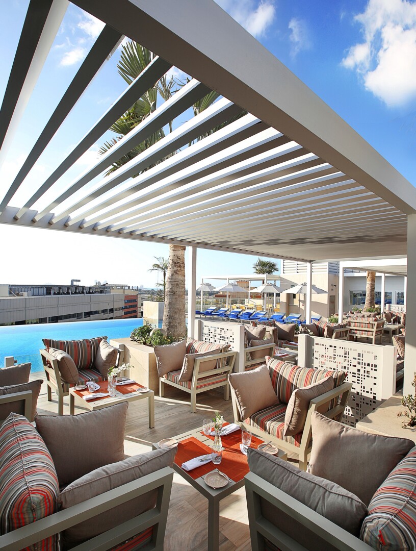 Отель Grand Cosmopolitan