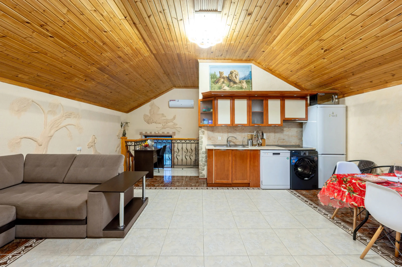 Гостевой дом Уютный с большой беседкой и классной баней