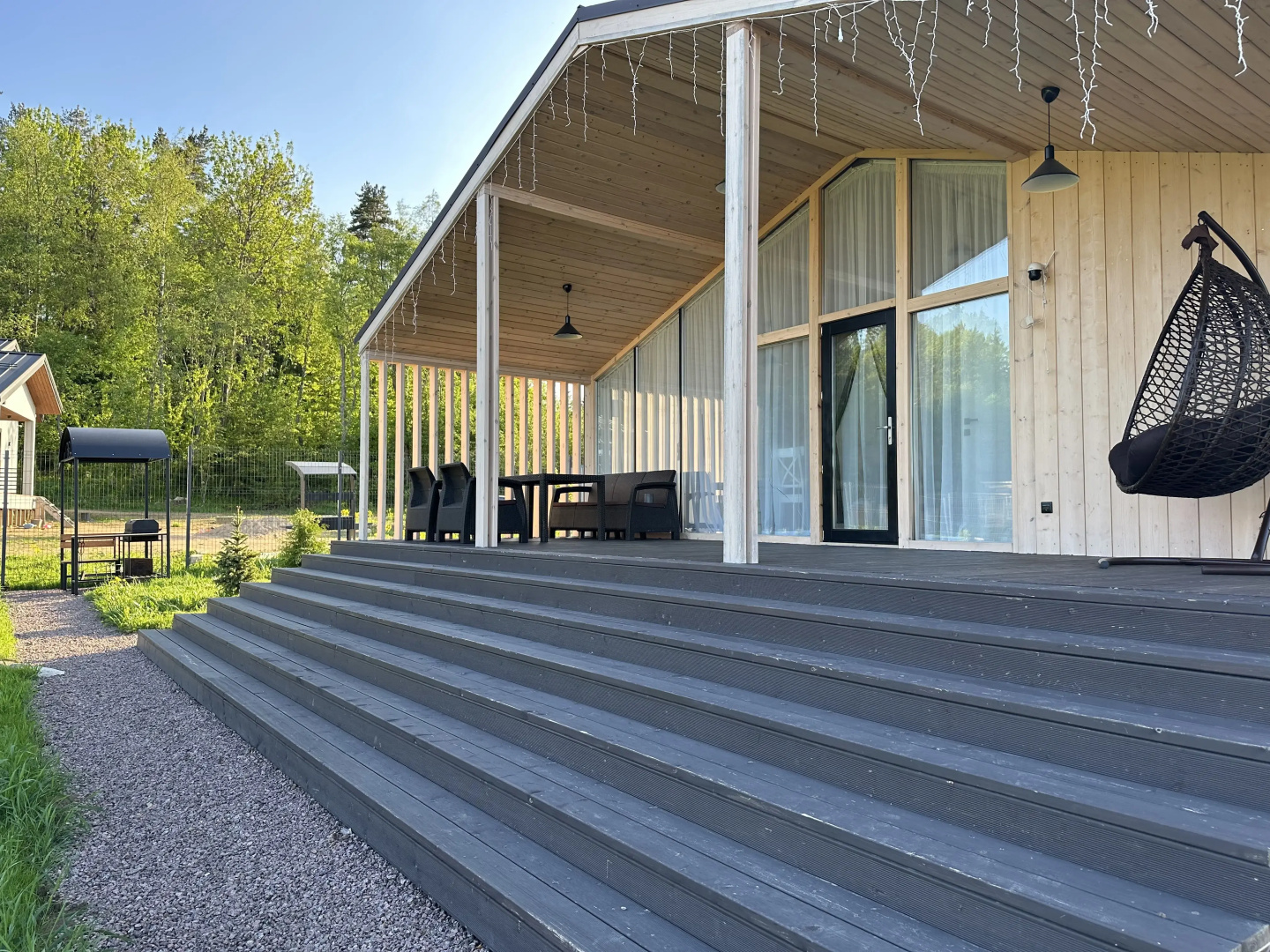 Частный дом Forested home на горке