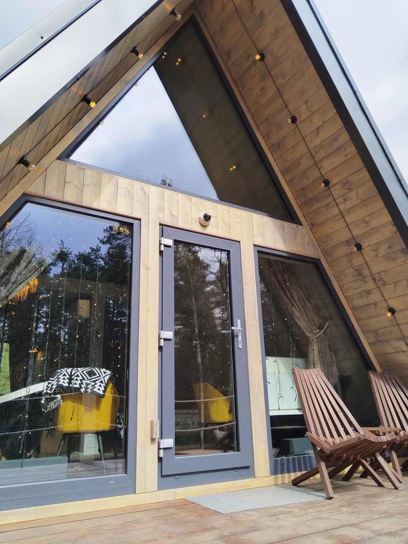 Глэмпинг А в лесу