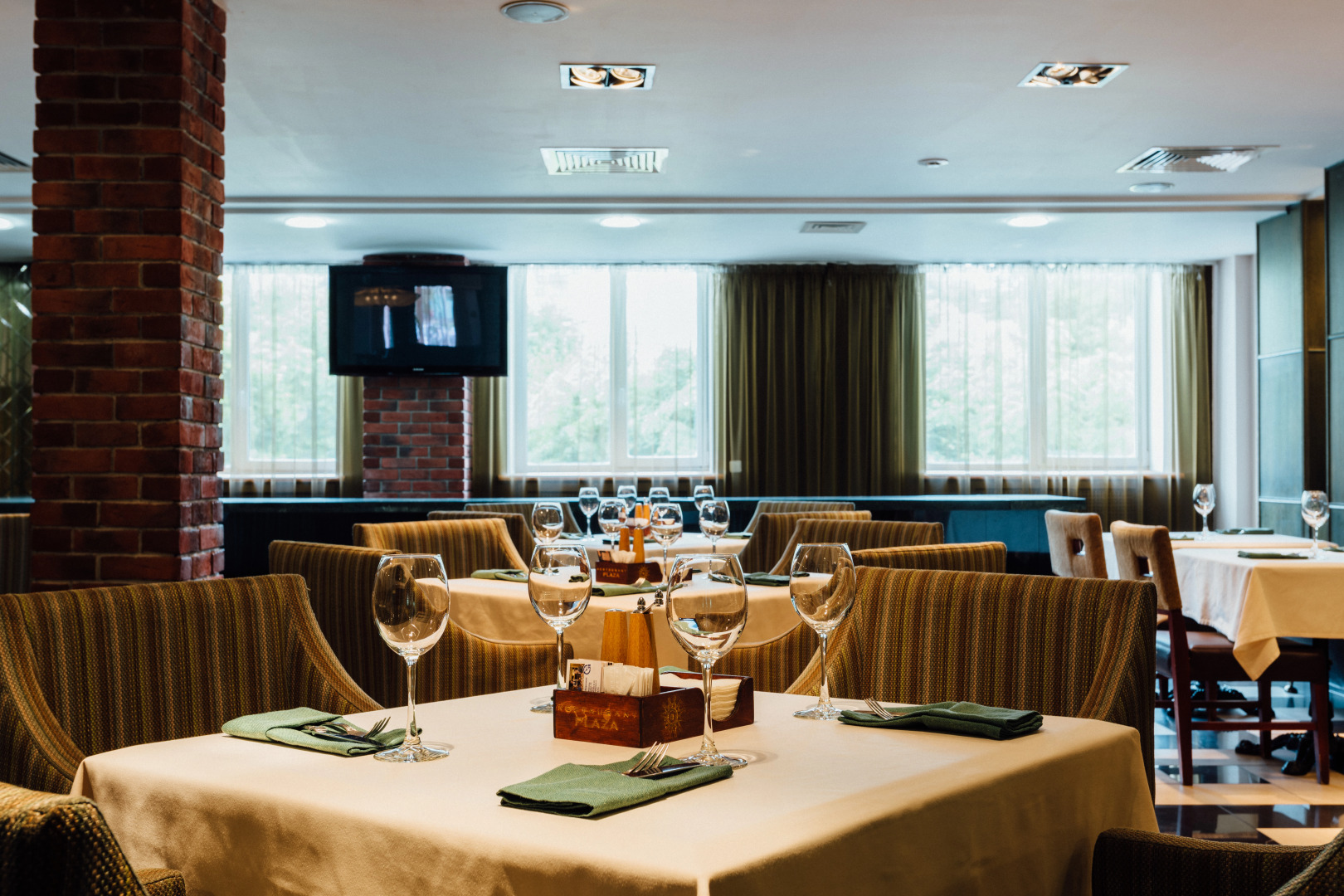 Бенефит Плаза Конгресс Отель